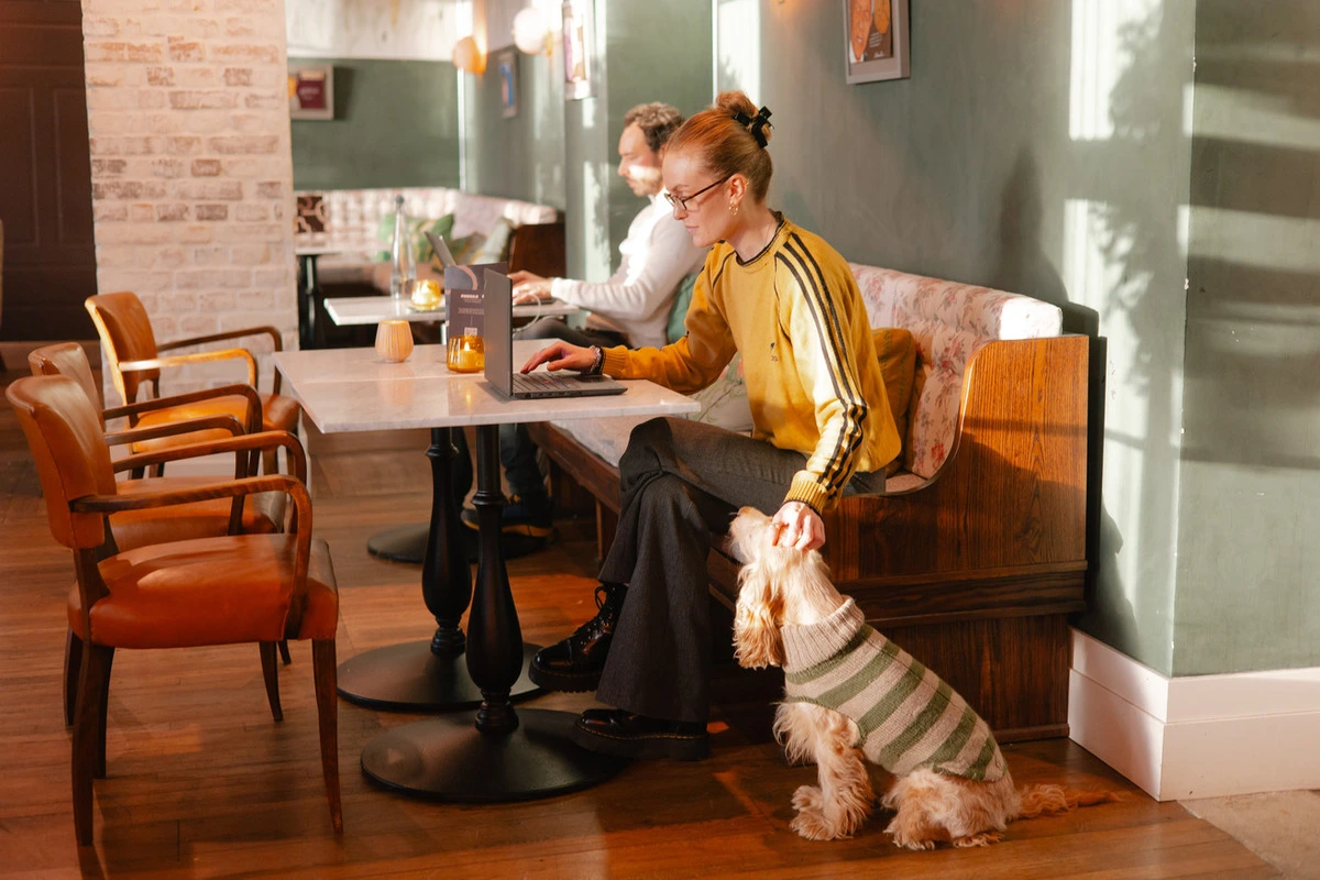 House21 members gathering in the lounge